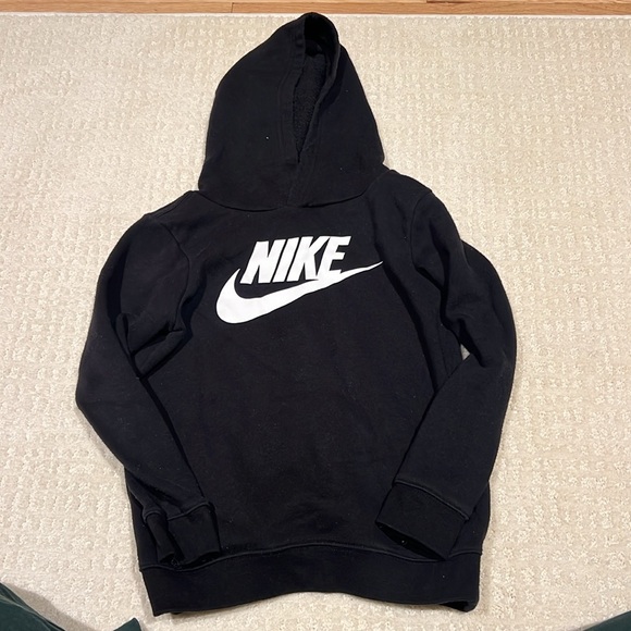 Nike Other - Nike boys 6-7 black sweatsuit play condition
